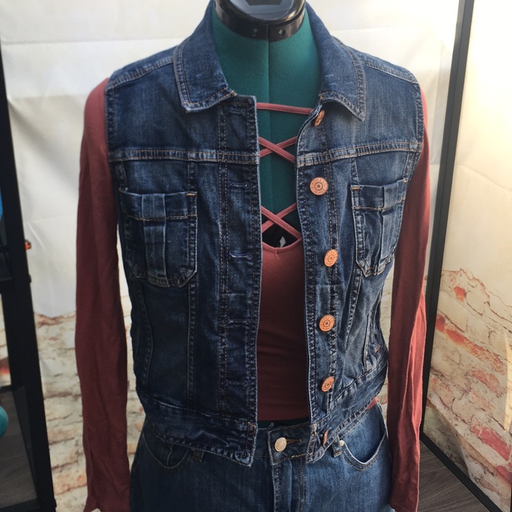 Express Cropped Denim Button Up Jean Vest with Dual Chest Pockets